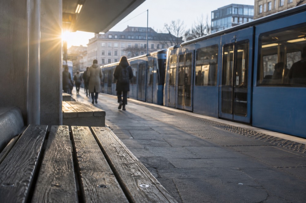 An Oslo metro platform with a blue train waiting